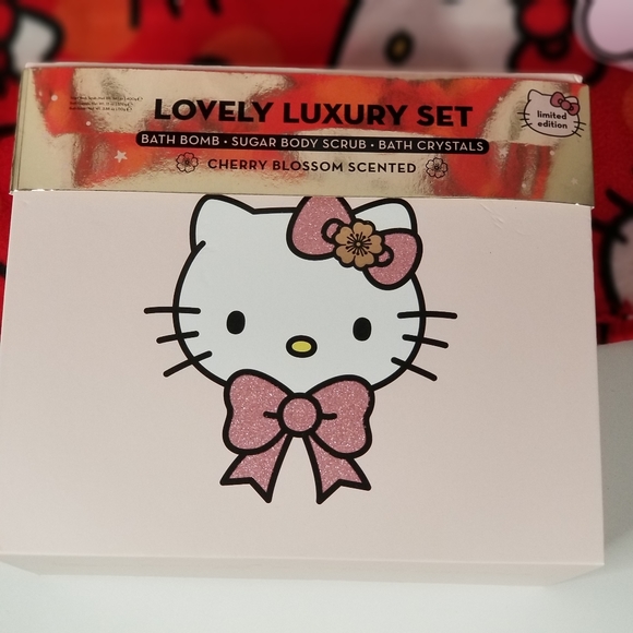 Creme Shop x Hello Kitty - Lovely Luxury Set - Cherry Blossom (Limited Edition) - Picture 5 of 12